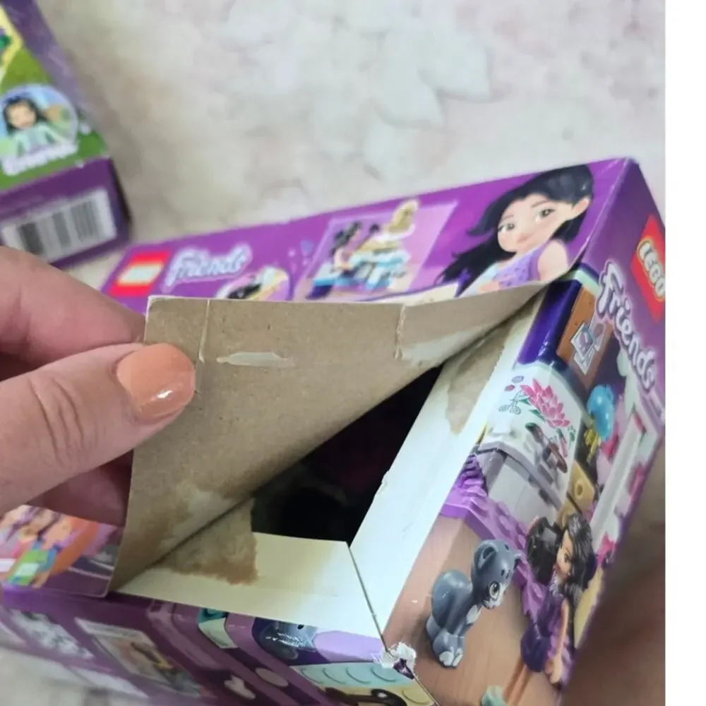 Lot of 2 Lego  Friends  NIB Emma 's Deluxe Bedroom and Emma's Art Stand-Retired